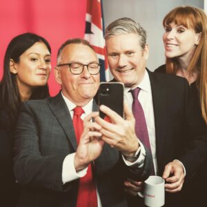 Angela Rayner Instagram - It was just brilliant to meet with Labour’s new council leaders today. 🌹 

#labourparty #labourdoorstep 
#photobomb #localelections