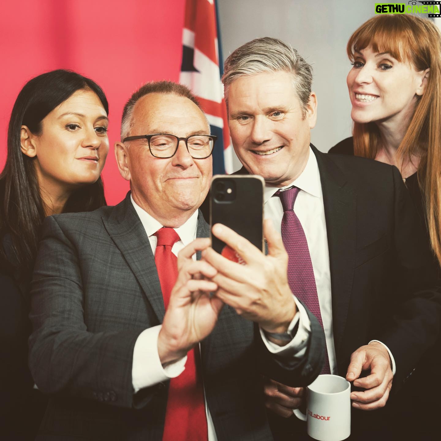 Angela Rayner - 3.1K Likes - It was just brilliant to meet with Labour’s new council leaders today. 🌹
#labourparty #labourdoorstep
#photobomb #localelections
