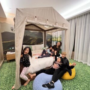 Angela Tong Instagram - Sleeping under the stars ✨ @hkgoldcoasthotel #hkgoldcoasthotel #familystaycationtime #happyholidays #goldcoasthotel #親子活動 #香港黃金海岸酒店 #staycationhongkong 
#GlampingRoom #stargazing #ThemedTeaSet #星夜露營主題套房 #觀星 #主題下午茶 #alyssakassidy @yogachung #besties #allgirls #ilovehongkong