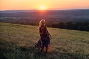 Angela Kang Instagram - Last #WalkerWednesday before #TheWalkingDead’s finale — I thought it was only fitting to post a beautiful one 🧡🧟‍♀️💛 #TWDbts #TWD