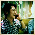 Angela Kang Instagram – Happy birthday @steveyeun! So glad you were born ✨

(Throwback to ATL 2011 – photo’s blurry, 느낌’s good. PS @scottmgimple is that your arm maybe…?)

#twdfamily #twd