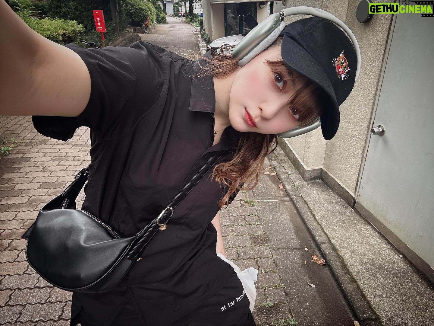 Angela Mei Instagram - 6月に入ったね 気圧が安定しなくて憂鬱な季節だから気をつけような ぺろん