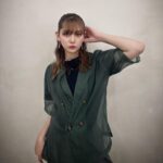 Angela Mei Instagram – #ゼロイチ褒め 収録でした
はーゲラゲラ笑った。おもしろかった

今回は緑色🫑
5月って深い緑のイメージある
月ごとにイメージカラーってあるよね
そうそれ