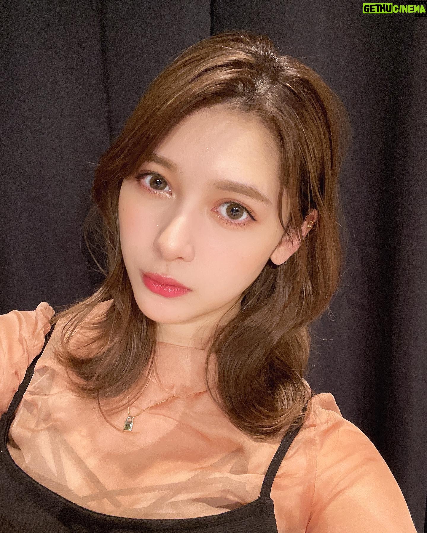 Angela Mei - 11.6K Likes - 最近前髪伸ばしてみてるの︎︎☺︎どう?