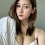 Angela Mei Instagram - 本日9月27日発売の 『グラビアザテレビジョン vol.68』に掲載されています︎︎☺︎ 初登場ですー！！ 久しぶりの紙面のお仕事だぁ！ 「もしもアンジェラ芽衣がCAのお仕事をしていたら」というシチュエーションで撮っていただきました！ 初、本格的なCAさんの衣装着るの楽しすぎた…！！！！ 表紙は同じ事務所の天羽希純が目印🥰 初CAさん衣装、そして久しぶりの水着のお仕事でした！みてねーっ！！ #Gテレ @g_tele