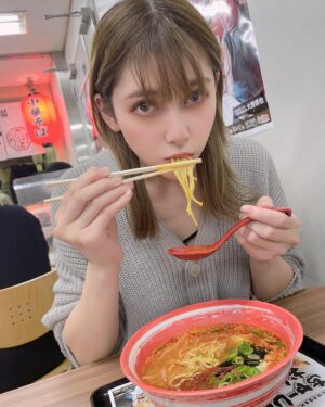 Angela Mei Instagram - かっらーーーーーいラーメン食べたひ

辛辛魚たべたひ

おすすめの辛いお店ありまつ？？？？？
ラーメンじゃなくてもお鍋とかでも