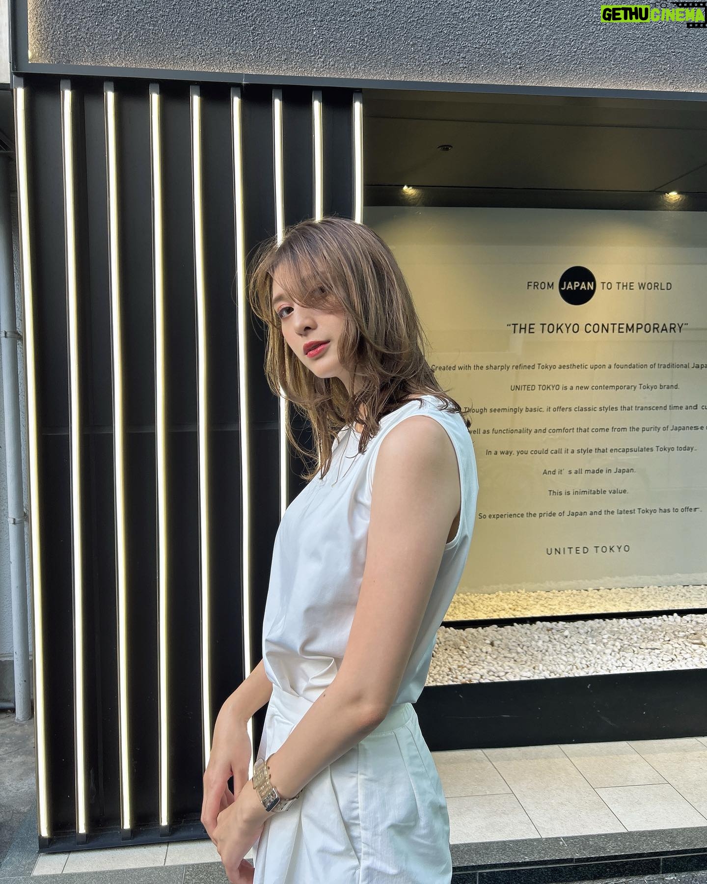 Angela Mei - 10.6K Likes - 最近は明るめカラーが好き︎︎☺︎
ハイライトがいい感じだ〜
つるつるさらさらの髪をうんと可愛く巻いてもらって
少し頷くだけで、自分で分かるくらいにいい匂いが漂って
今日の私、最強!ってスイッチが入るから
美容院帰りってそのまま帰りたくないよね、どっか寄り道したくなる
#peekaboo #原宿 #原宿明治通り店 #ピークアブー