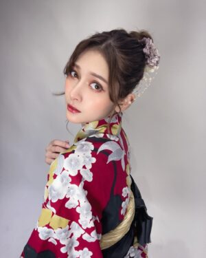 Angela Mei Instagram - #夏の宿題チェキ 2023
本日21時より販売開始です︎︎☺︎
夏らしいマリンルックにレトロ可愛い浴衣など衣装は全5種で
5枚購入からコンプリートできます🌞

さらに今回は15枚特典で #宿題チェキ 限定の夏限定アクリルスタンドもあったりするのでチェックしてね…！🏮👘

URLはTwitterかThreadsか、ストーリーから飛んでねっ