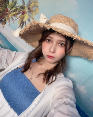 Angela Mei Instagram - #夏の宿題チェキ 2023
本日21時より販売開始です︎︎☺︎
夏らしいマリンルックにレトロ可愛い浴衣など衣装は全5種で
5枚購入からコンプリートできます🌞

さらに今回は15枚特典で #宿題チェキ 限定の夏限定アクリルスタンドもあったりするのでチェックしてね…！🏮👘

URLはTwitterかThreadsか、ストーリーから飛んでねっ