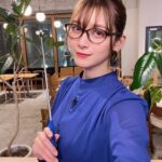 Angela Mei Instagram - 本日も #ゼロイチ褒め の収録でした！ メガネに指示棒……？？？ おたのしみに♡ #ゼロイチtv