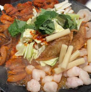 Angela Mei Instagram - 辛いものが猛烈に食べたくて
この前のチートデイにチュクミ食べてきた🌶
カプサイシン最高ー！またがんばれるー！

#チュクミドサ #とびっこチャーハン
#新大久保グルメ