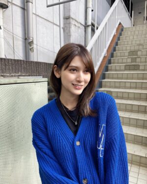 Angela Mei Instagram - 美容院へ︎︎☺︎

大人っぽカラー︎︎♡
トリートメントもしてもらって髪の毛生き返った！いつもありがとうございます🥰

暖かくなってきたしカーディガン丁度いいかなぁって思ってたのに全然暑かったし、途中から脱いで半袖だった😂

@peekaboo_kentarou_iida @peekaboosalonsofficial 
#peekaboo #原宿 #原宿明治通り店 #ピークアブー