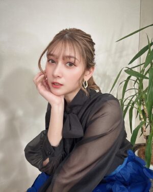 Angela Mei Instagram - 🖤💙

雪降ってから外めっちゃ寒くなったねえ