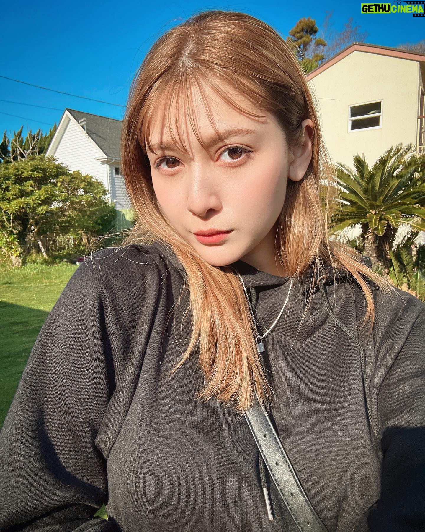 Angela Mei - 11.2K Likes - 暖かくなってきてうれしい︎︎☺︎
寒いのも暑いのも嫌いなわがままぼでーだからこれくらいの気温がスキ
気温差と気圧と花粉で毎日死にかけてるけども