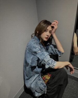 Angela Mei Instagram - 涼しくなってきて過ごしやすくやってきたの嬉しい︎︎☺︎
でも夜はちょっと寒すぎるくらいだね、冬どうなっちまうわけ？