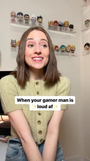 Angela Petruzziello Instagram - Love the soothing sound of weapons. 

Gamer voice by @randyramosjr 

#gaming #gamer #videogames