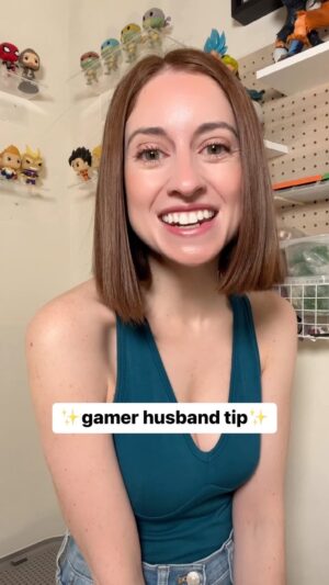 Angela Petruzziello Instagram - Gamer Husband Tip ✨holiday edition✨
gamer husband voice by @randyramosjr 
#comedy #gaming #gamer #gamers #gaminglife