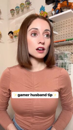 Angela Petruzziello Instagram - Gamer Husband Tip ✨controller✨ Edition. 
gamer husband voice by @randyramosjr 
#comedy #gaming