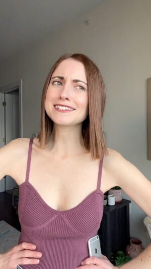 Angela Petruzziello Instagram - Just saying hi in my bikini 🙂

#comedy #comedyskit #skit #igskit #actor #actress #women