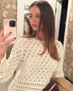 Angela Sarafyan Instagram - Goodnight ✨🪐💫