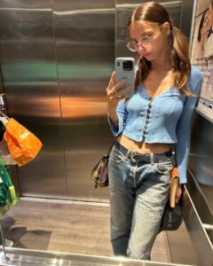 Angela Sarafyan Instagram - 🤳