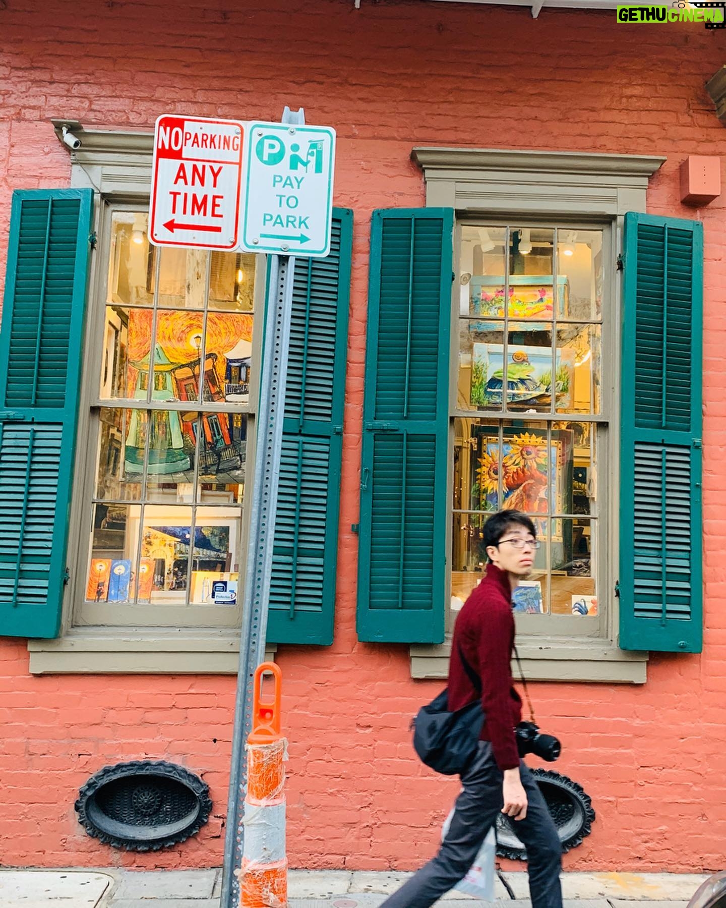 Angela Sarafyan Instagram - A door into my world ... Flowers, a funny clown, an artist painting, my knee making a cracking sound when I plie, and a sweet guitarist playing in the end๐ธ๐