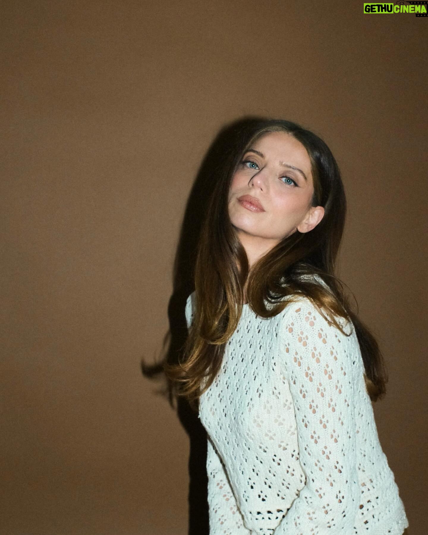 Angela Sarafyan - 9.4K Likes - Thursday night 🧡 @frame
Foto: @andiejjane