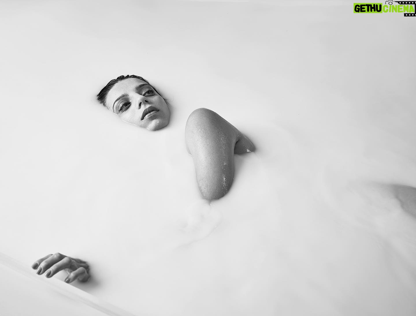 Angela Sarafyan - 17.7K Likes - “Skin Deep”
🥛
Loved this Collab with
@robertascroft
We met years ago at the Emmy’s, where he’d taken this stunning photo in the @csiriano starry night gown.
We stayed in touch to think of what may be a creative collaboration we can get involved in together. He mentioned he had an idea for a long time he was hoping to explore and … it evolved into our shoot that you can see here.
Sterility & Softness in lighting, the involvement with music and dance … it was a moment in time captured on film.
Enjoy!