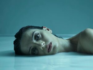 Angela Sarafyan Instagram - “Skin Deep” 
🥛
Loved this Collab with 
@robertascroft 

We met years ago at the Emmy’s, where he’d taken this stunning photo in the @csiriano starry night gown.

We stayed in touch to think of what may be a creative collaboration we can get involved in together. He mentioned he had an idea for a long time he was hoping to explore and … it evolved into our shoot that you can see here.

Sterility & Softness in lighting, the involvement with music and dance … it was a moment in time captured on film. 

Enjoy!