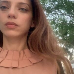 Angela Sarafyan Instagram - When I look back on my past, I see mistakes, heartache and many lessons to be learned. 

When I look at the person I’ve become today, I see strength, kindness with myself and then those around me, a true understanding of love…and continued lessons to be learned.

Now that I’m beginning to know what really accepting and loving myself is, I hope to do my best in offering that love to those who are dearest to me.

To knowing one’s worth! 
 
To growing everyday! ✨🧡