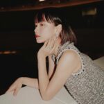 Angela Yuen Instagram - 第二年出席亞洲電影大獎 💫 在還沒進場的時候，我還在調侃問 @rachellyt ，你可不可以今晚輕輕贏左佢啊？結果在台上自己讀出梁雍婷的名字，亞洲電影大獎充滿著各國知名頂級演員，我竟能以最近距離感受一位香港演員在台上發光發亮，真的只能以熱淚盈眶回應了 🥹 也感謝 @bewater_liu，竟能在金馬後再次成為你的頒獎搭檔！ 謝謝 @chanelofficial #ChanelHighJewelry 讓我美麗一夜 👸🏼⚡️