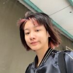 Angela Yuen Instagram - 二月是瘋狂的 皮膚在鬧脾氣，以一天一顆的成長速度來抗議 工餘的時還要全力睡覺、保養、中醫和運動 所有「放假應該可去宜蘭台中南部花蓮渡假」全是虛幻之想 今天開工前去拿一個月前的乾洗衣服（留了袁世凱的名字😂） 十分鐘的散步時間竟有偷來假期的額外歡愉 真是抵到爛了！