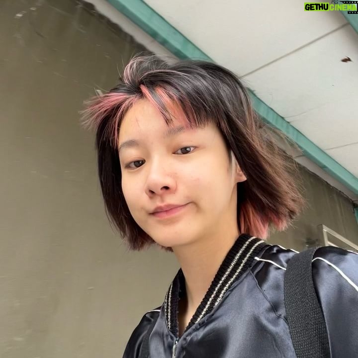 Angela Yuen - 14.5K Likes - 二月是瘋狂的
皮膚在鬧脾氣,以一天一顆的成長速度來抗議
工餘的時還要全力睡覺、保養、中醫和運動
所有「放假應該可去宜蘭台中南部花蓮渡假」全是虛幻之想
今天開工前去拿一個月前的乾洗衣服(留了袁世凱的名字😂)
十分鐘的散步時間竟有偷來假期的額外歡愉
真是抵到爛了!