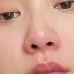 Angela Yuen Instagram - 二月是瘋狂的 皮膚在鬧脾氣，以一天一顆的成長速度來抗議 工餘的時還要全力睡覺、保養、中醫和運動 所有「放假應該可去宜蘭台中南部花蓮渡假」全是虛幻之想 今天開工前去拿一個月前的乾洗衣服（留了袁世凱的名字😂） 十分鐘的散步時間竟有偷來假期的額外歡愉 真是抵到爛了！