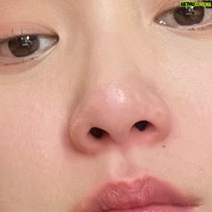 Angela Yuen - 14.5K Likes - 二月是瘋狂的
皮膚在鬧脾氣,以一天一顆的成長速度來抗議
工餘的時還要全力睡覺、保養、中醫和運動
所有「放假應該可去宜蘭台中南部花蓮渡假」全是虛幻之想
今天開工前去拿一個月前的乾洗衣服(留了袁世凱的名字😂)
十分鐘的散步時間竟有偷來假期的額外歡愉
真是抵到爛了!