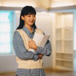 Angela Yuen Instagram - 追夢路上，或許會遇上他人唔理解嘅時候… 今次我哋嘅微電影主角Angela就話畀大家知，原來佢都係過來人： 「以前同爸爸搭『火車』嘅日子，佢總係會叫我努力讀書考入大學，雖然我無如爸爸期望入到大學站間大學，喺成長路上仲試過同佢哋冷戰。但而家大個咗，學識咗同屋企人相處，每次上報紙，爸爸都會默默剪低我嘅新聞留念，用默默無聲的方法支持我。 希望每位喺追夢路上嘅年青人, 都可以享受每程歷練, 捉緊夢想與熱誠！」 #MTR #港鐵 #微電影 #每一程滿載期待 #連繫相伴 #追夢 On the journey of chasing dreams, you may encounter moments when others don’t understand... The main actress in our latest microfilm, Angela, wants to let you know that she has been through it too: “I hope every young person on the journey of chasing their dreams can enjoy every experience and hold onto their dreams and passion. Let each step be loaded with anticipation!” #MTR #Microfilm