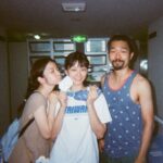 Angela Yuen Instagram - 辛苦找來但願人長久的殺青底片照 🩵 1. 從排練到真正出演的間距，一直感受著慷仁瘦上數十磅，超人意志，脆地拜服。 2. 我喜歡超痴線的試鏡，也喜歡開拍前的所有排戲，我覺得（如可能）所有電影都應該這樣。 3. 承上，超痴線的試鏡：發生在2020年，過了第一輪二人一組的初選後，被分到8人一大組歷時5-6小時的group cast：包括自介、破冰遊戲、Prepared scenes、即興演出、逐一與導演對談環節。至今依然歷歷在目原因是，從沒在香港經歷過高度認真又標準化的試鏡。這樣的形式下，導演還說她試了上百人，果時心諗你一係就係癲一係就好叻，結果係又癲又叻。 4. 雖然中cast後Junli還是強烈反對導演選我出演，於是偷偷找了mm2監製找來窄路看初剪，看完才過關。（Junli後來跟我說的 😂）（做人真係唔容易） 5. 試鏡2020年；拍攝2022年；上映2024年。有時我覺得電影週期真係好長。但到上映又會有一種超然的滿足與值得。 6. 我飾演一個由三人分演的配角妹妹，戲份不多。呀聰教，當主線唔係你度，你就全力去 shine your partner。 7. 真素顏其實沒有那麼威威，我第一次看首映真的被自己黑眼圈嚇屎屎。 8. 照片沒有 @is.wingyan @natanoonoo 因為我是17年的子缺 😂 8. 《但願人長久》誠意上映中 ❤️‍🔥 :> ！ @flymetothemoon.movie @goldenscenehk