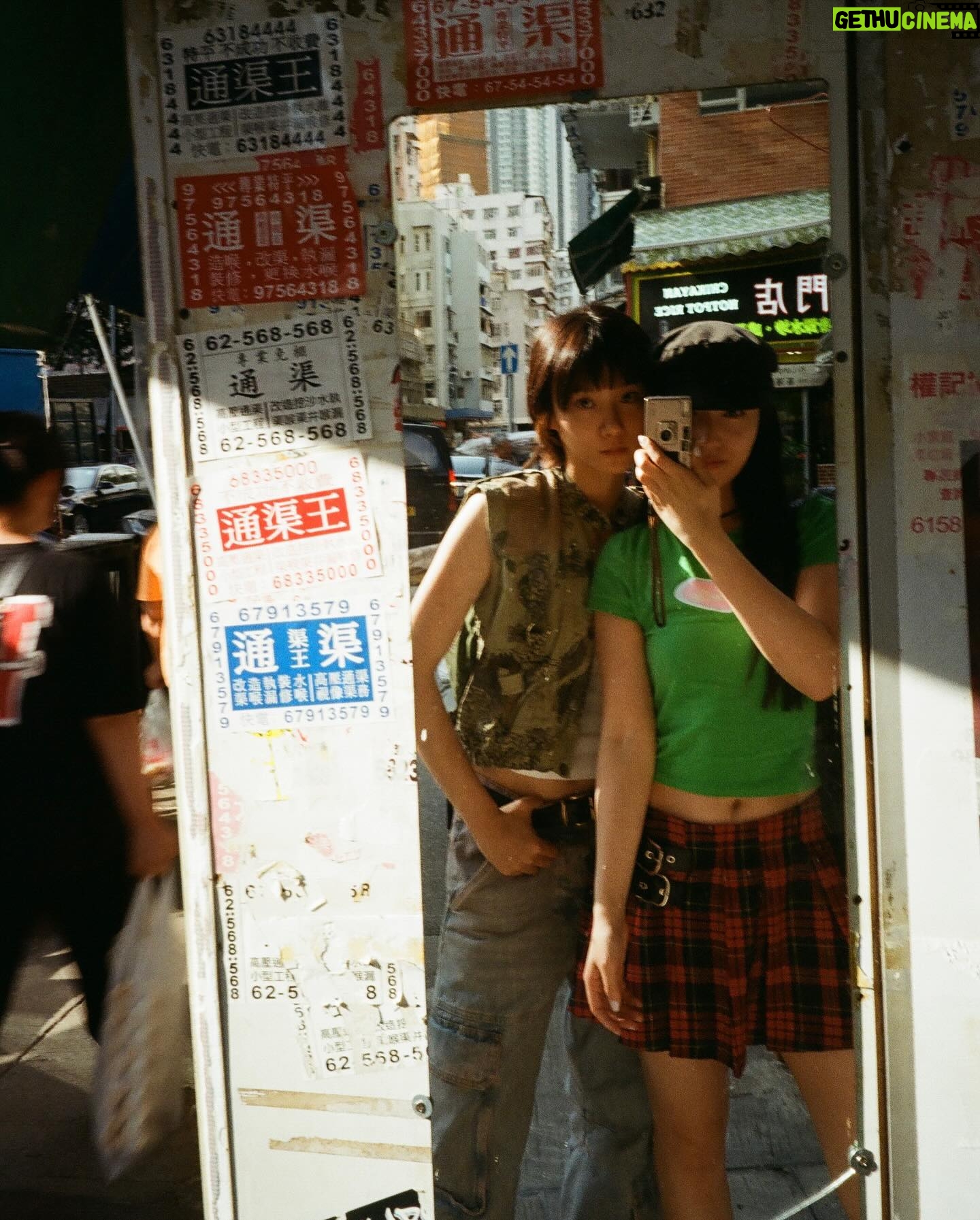 Angela Yuen Instagram - 不要想當我的 gf or 不要搶我的 gf @sabrinasa 🙂↔️