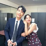 Angela Yuen Instagram - 這是超級延期金像獎post 因為最近真的忙到呼吸也要輕輕的才能保留體力保住小命 🫠 1. 很高興可以跟光漢頒獎！ 2. 遇到 Angelababy me be like: 😵‍💫😵‍💫😵‍💫 3. 我全晚都好開心好開心，翌日要開 05 但都不捨得回家 4. 如果可以，下年再見 🩵