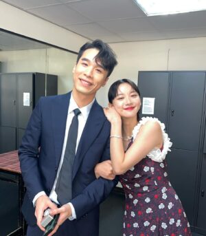 Angela Yuen Instagram - 這是超級延期金像獎post
因為最近真的忙到呼吸也要輕輕的才能保留體力保住小命 🫠

1. 很高興可以跟光漢頒獎！
2. 遇到 Angelababy me be like: 😵‍💫😵‍💫😵‍💫
3. 我全晚都好開心好開心，翌日要開 05 但都不捨得回家
4. 如果可以，下年再見 🩵