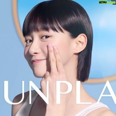 Angela Yuen Instagram - 最近有在地鐵站看到我嗎? 原來好多人都慢慢開始知道,物理防曬先唔傷皮膚 😀 重量級介紹—— 「Sunplay No.1 純物理防曬」 💫 易推、唔泛白、提亮效果應有盡有 Zinc Oxide 直接反射UV ,唔會滲入肌底 而且不含六大致敏成分,日日搽都唔傷皮膚 #粉嫩調色版 is super 屈機too!!! It’s my everyday make up base now 🥰 即日起至5月9日,買2件即減 $55,馬上領取優惠券: bit.ly/3PSKcyI ⛲️🔆 #SUNPLAY #SUNPLAYHK #MENTHOLATUM #純物理礦物防曬 #輕護膚防曬 #輕妝感防曬@mentholatumhk