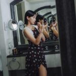 Angela Yuen Instagram – 金像獎的意義在提醒著你
世界也許不會懲罰夢想的
所有得獎者的感言不是浮華的辭藻，而是larger than human的、真實的血跟汗

感謝 CHANEL 的頂級珠寶、禮服、彩妝和香水
你們從當年還沒有任何成績的我一直支持至今天
賦予我勇氣成為一個自由的表演者 ❤️‍🔥

是晚充充電，然後便要繼續往前！！

@chanelofficial
@chanel.beauty 
#CHANELHighJewelry
#CHANELWatches 
#CHANELFragrance 
#CocoMademoiselle