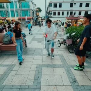 Angela Yuen Instagram - 唔小心又逼左班人同我去長洲慶祝生日 
今年無噓聲一片但人數就少左一半以上（照殺！）

但今次發現唔知係咪黎得太多
原來長洲已經無咩野做
首次開始理解MLA個首「我以後不再到長洲」
及所有多年來大量被我強逼搭船入長洲朋友的感受
當允升四點幾話賣晒芒果糯米糍
我有世界末日的感覺 👽
我心諗咁長洲仲有咩？！係張保仔洞？定係朋友！

於是我地係長洲都踢左個幾鐘毽 😀
然後大家都受左傷，雖然真係笑到腹肌發個靚達
唔，長洲真係一個好危險既地方
可能短時間都唔再去住了 

但我突然有好深既感悟，我覺得好可怕
原來鍾意左咁多年既地方可以突然間會無feel
到底我一直鍾意長洲既乜野？係長洲既本身還是 the idea of 長洲
又，宇宙裏有什麼不是暫時？

嘿嘿，我打廢文真係好叻
快d祝多我一次生日快樂啦 ☺️
