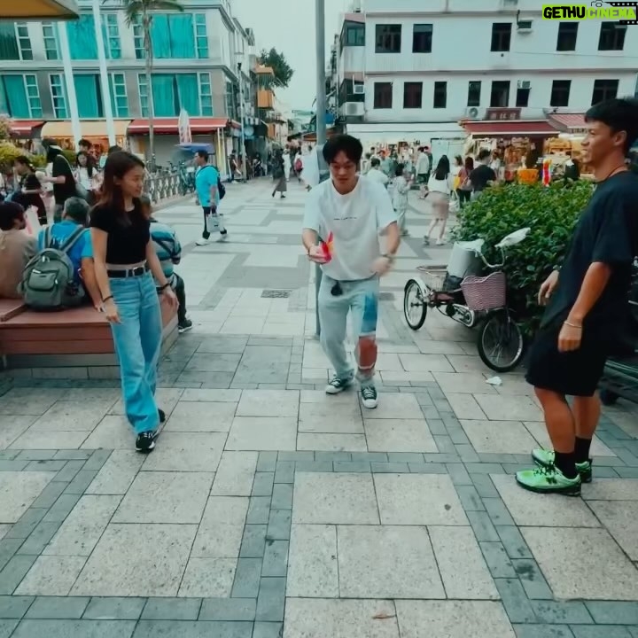 Angela Yuen - 25.3K Likes - 唔小心又逼左班人同我去長洲慶祝生日
今年無噓聲一片但人數就少左一半以上(照殺!)
但今次發現唔知係咪黎得太多
原來長洲已經無咩野做
首次開始理解MLA個首「我以後不再到長洲」
及所有多年來大量被我強逼搭船入長洲朋友的感受
當允升四點幾話賣晒芒果糯米糍
我有世界末日的感覺 👽
我心諗咁長洲仲有咩?!係張保仔洞?定係朋友!
於是我地係長洲都踢左個幾鐘毽 😀
然後大家都受左傷,雖然真係笑到腹肌發個靚達
唔,長洲真係一個好危險既地方
可能短時間都唔再去住了
但我突然有好深既感悟,我覺得好可怕
原來鍾意左咁多年既地方可以突然間會無feel
到底我一直鍾意長洲既乜野?係長洲既本身還是 the idea of 長洲
又,宇宙裏有什麼不是暫時?
嘿嘿,我打廢文真係好叻
快d祝多我一次生日快樂啦 ☺️