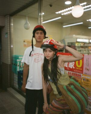 Angela Yuen Instagram - 積存已久的菲林終於以半年一次的均速剛剛曬好

難得可以臭屁臉現人
我是不會笑的 👽🙃

楊乃文 feat.伍佰《#說不出口》MV
導演殷振豪 @chenhaoyin_ 
演員 朱軒洋
監製沁兒 @himmy1818 
製片怡箴 @jiang.yizen 
攝影子堯
美術小朱 @juuuuuu1122 @kojiya_design 
燈光拉克
造型矮瑪佐伊 @emayuyun @ting_ting_huei @zestylingstudio 
casting Lucy @lucychen54