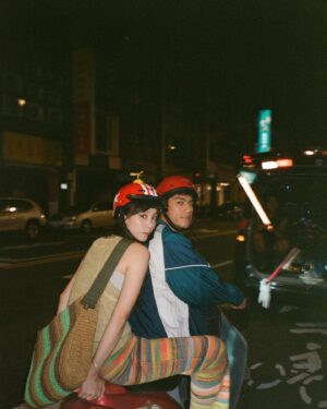 Angela Yuen Instagram - 積存已久的菲林終於以半年一次的均速剛剛曬好

難得可以臭屁臉現人
我是不會笑的 👽🙃

楊乃文 feat.伍佰《#說不出口》MV
導演殷振豪 @chenhaoyin_ 
演員 朱軒洋
監製沁兒 @himmy1818 
製片怡箴 @jiang.yizen 
攝影子堯
美術小朱 @juuuuuu1122 @kojiya_design 
燈光拉克
造型矮瑪佐伊 @emayuyun @ting_ting_huei @zestylingstudio 
casting Lucy @lucychen54