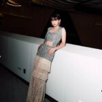 Angela Yuen Instagram - 第二年出席亞洲電影大獎 💫 在還沒進場的時候，我還在調侃問 @rachellyt ，你可不可以今晚輕輕贏左佢啊？結果在台上自己讀出梁雍婷的名字，亞洲電影大獎充滿著各國知名頂級演員，我竟能以最近距離感受一位香港演員在台上發光發亮，真的只能以熱淚盈眶回應了 🥹 也感謝 @bewater_liu，竟能在金馬後再次成為你的頒獎搭檔！ 謝謝 @chanelofficial #ChanelHighJewelry 讓我美麗一夜 👸🏼⚡️