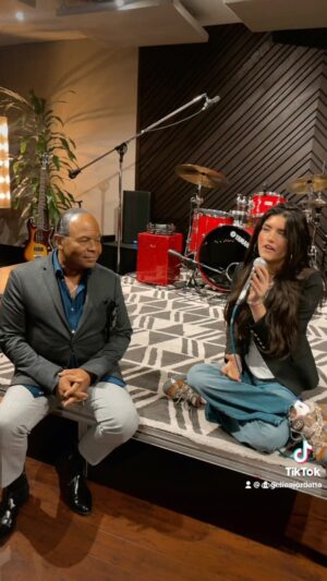 Angelina Jordan Instagram - It’s truly an honor being in the studio with the legendary Jonathan Moffett❤️I cannot describe how happy I am right now❤️🙌🏻
Thank u so much for sharing all those beautiful memories you’ve had with Michael Jackson❤️ @jmoffettmjm