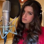 Angelina Jordan Instagram - Red room🎙❤️‍🔥