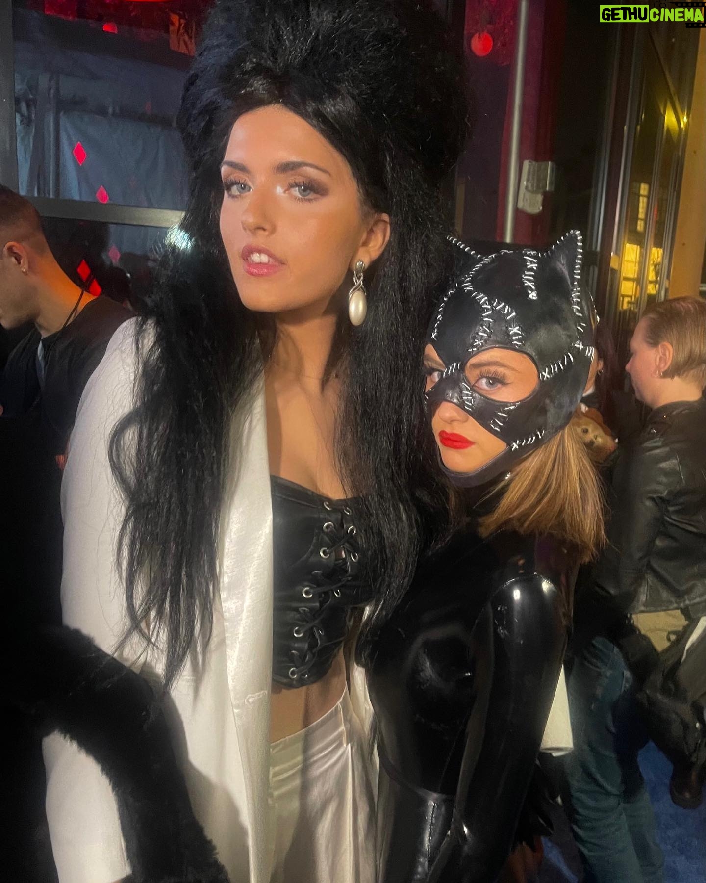 Angelina Jordan Instagram - Here comes Priscilla Presley❤️ I love you so much @heidiklum ❤️#heidihalloween2022